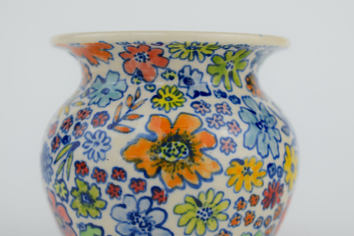 Outlined Bloom Mini Vase