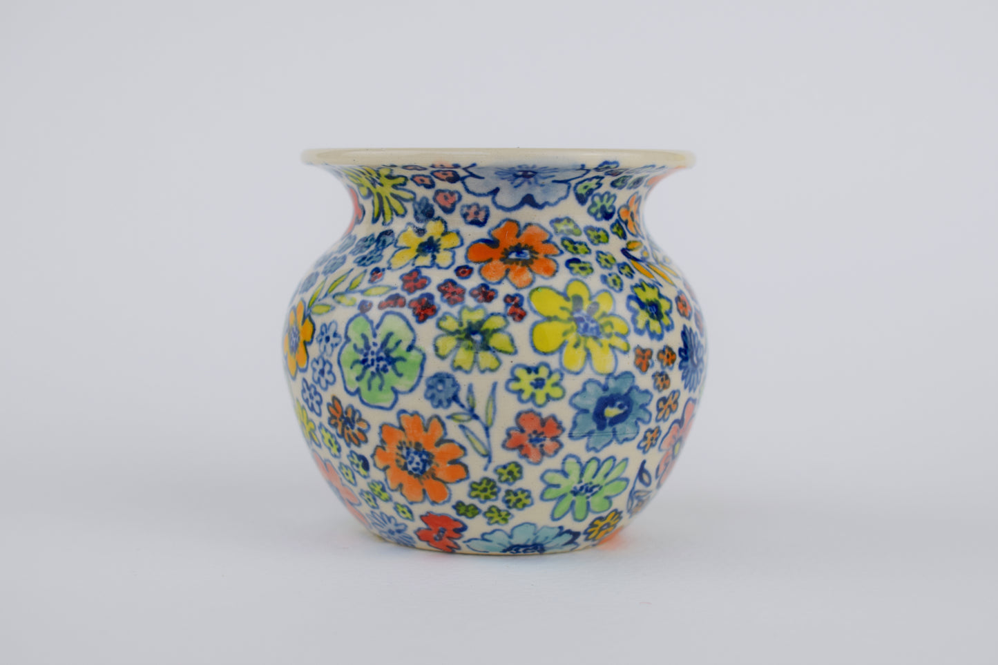 Outlined Bloom Mini Vase