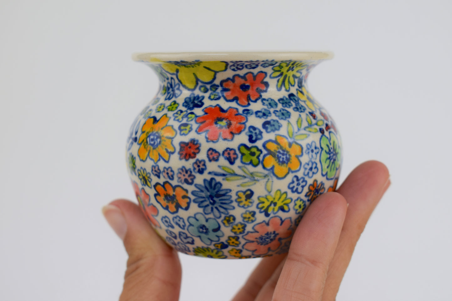 Outlined Bloom Mini Vase
